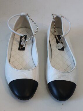 Chanel Wht Pat Leather, Blk Leather Cap Toe Ankle Chain Ballet Flats 39 EUR/US 9